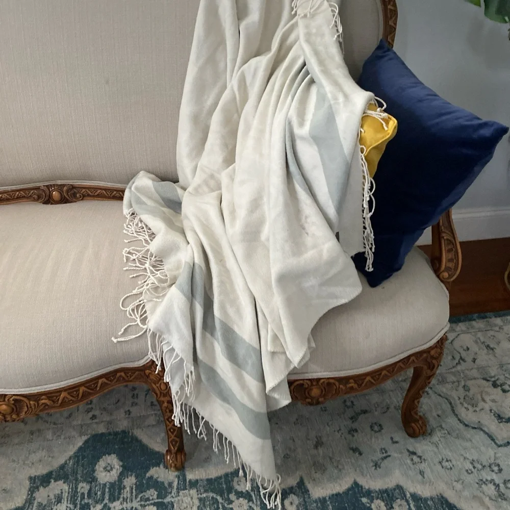 Toms fleece blanket